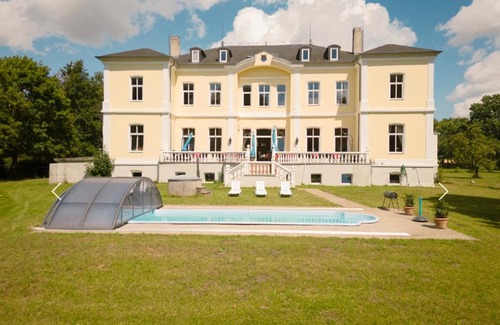 Schmuggerow House | Schloss Schmuggerow