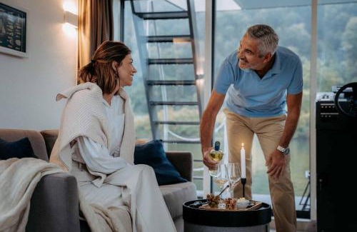 Merzig Boat Rental | Schwimmende Ferienwohnung auf der Saar