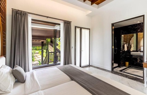 Su Thep Villa | Sclass 2 Luxe Pools Villa & Breakfast , city area