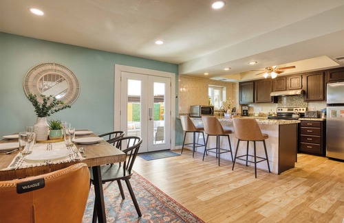South Scottsdale House | Scott Casa - Walkable location, inviting patio, vibrant space!