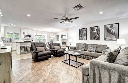 Paradise Valley Village House | Scottsdale 8BR/14-Bed Private Retreat – Pool, Spa & Theater