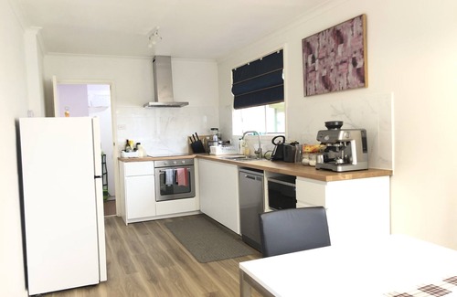 Scullin House | Scullin 3BR House (Free WiFi, Netflix, Apple TV, Parking, Patio)
