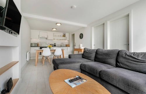 Millendreath Apartment | Sea Breeze Premier apartments are perfect for a getaway with friends.