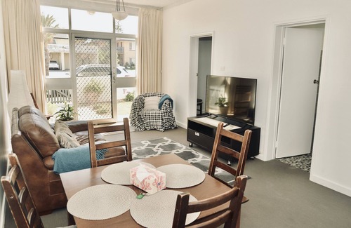 West Beach Bed & Breakfast | Sea Breezes at West Beach