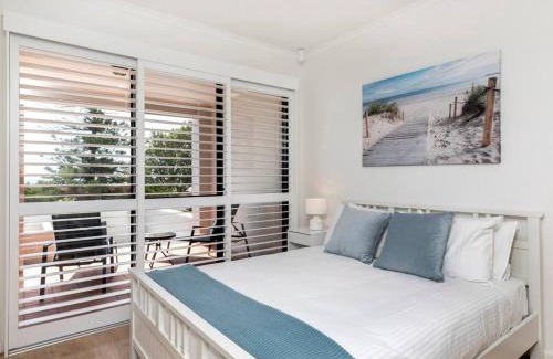 Semaphore House | SEA FOR MILES at Semaphore to relax & unwind