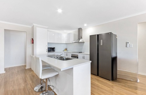 Port Victoria House | Sea La Vie - Absolute beachfront! Amazing sea views! Off peak special!