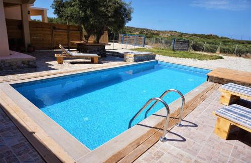 Moni Chrisoskalitissis House | Sea Lake Holiday House