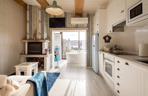 Cee House | Sea not Camiño. Views of the sea, garden, terraces and barbecue.