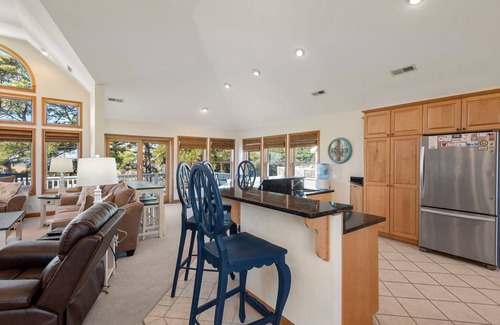 Corolla Light House | Sea-Sound Blessing: Soundfront | Pool and Hot Tub