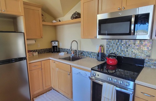 Cannon Beach Cabin | Sea Sprite on the Estuary