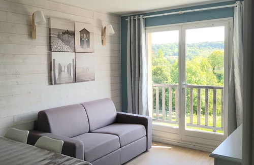 La Cour du Moulin Apartment | Sea view apartment with swimming pool and tennis court