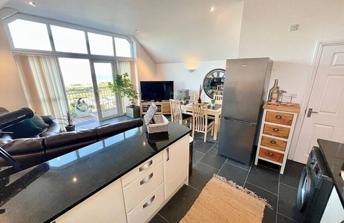 Llanddowror Apartment | Sea Views, Hot tub, Balcony, 4 star Visit Wales