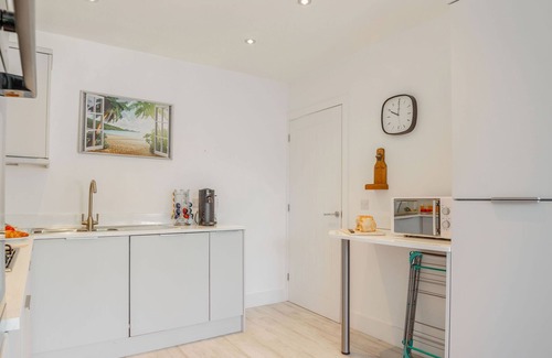 Llanfaelog Cottage | Sea View