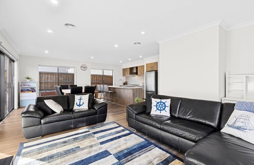 Clifton Springs House | Sea View Seaside Retreat, Pet friendly.