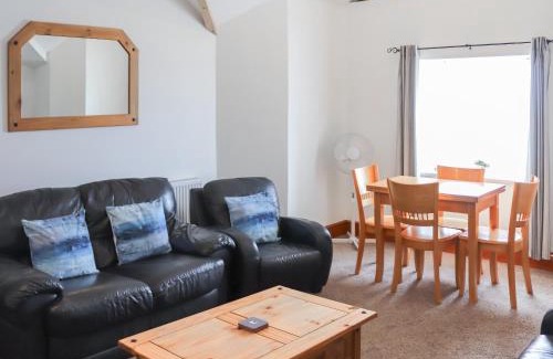 Dinas Dinlle Apartment | Sea View - Ukc6954