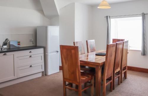 Dinas Dinlle Apartment | Sea View - Ukc6954