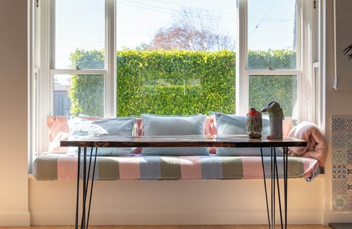 Queenscliff Apartment | Sea views ! 50 metres. Luxury apartment. Lounge,Kitchenette,verandah,Queen bed,