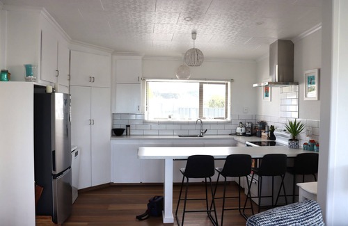 Riverton House | sea views from kitchen, dinning, master bedroom and large partly covered deck