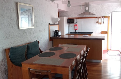 Calheta de Nesquim House | Sea wolf House