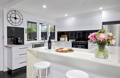 Yeppoon House | SeaBreeze On Todd - Beachfront Property With Pool