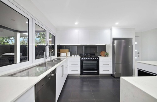 Yeppoon House | SeaBreeze On Todd - Beachfront Property With Pool