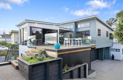 Raumati South House | Seabreeze Retreat - Paraparaumu Holiday Home