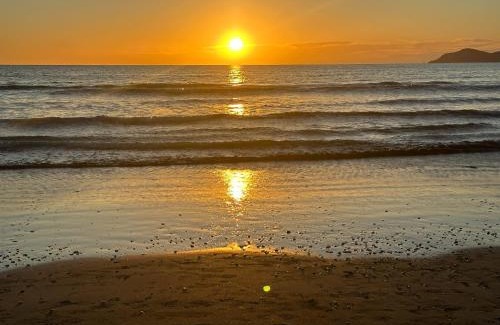 Raumati South House | Seabreeze Retreat - Paraparaumu Holiday Home