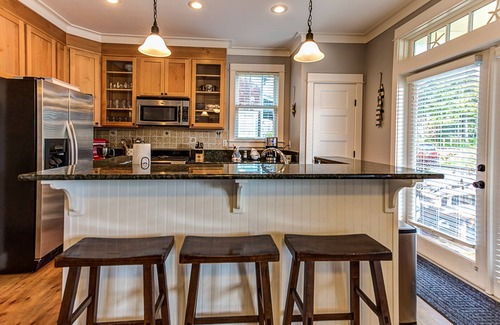 Seabrook House | Seabrook's Forest for the Seas: Hot Tub, Dog Friendly