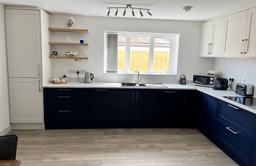 Broad Haven House | Seacliff Located Just 200m From the Popular Broad Haven Beach, Pembrokeshire