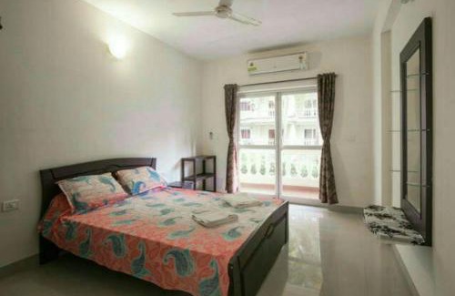 Orlim Apartment | Seacoast retreat By The Beach comfort