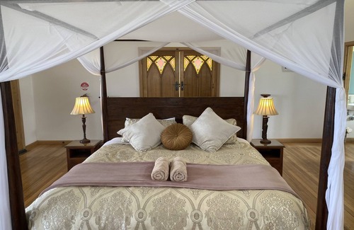 Sugarloaf House | Seacroft Chapel - LUXURY with Amazing Ocean VIEWS