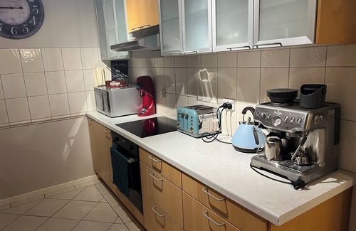 Seaford Apartment | Seaford- Seabreeze; 2 bed - sleep 4.Beautiful beach front apartment.WiFi,netflix