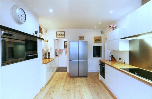 Eastbourne City Centre Villa | Seafront Luxury Super King Suites Villa parking