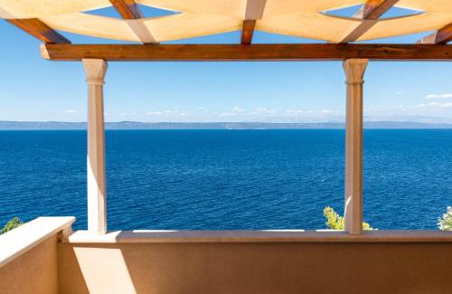 Prigradica Villa | Seafront Villa Endless View