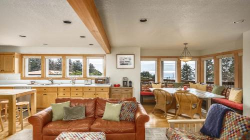 Neahkahnie Beach House | Seagrove by AvantStay Treetop Haven w Coastal Views