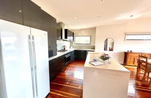 Apollo Bay House | Seamount - Apollo Bay. Dogs - Wood Fire - Spa