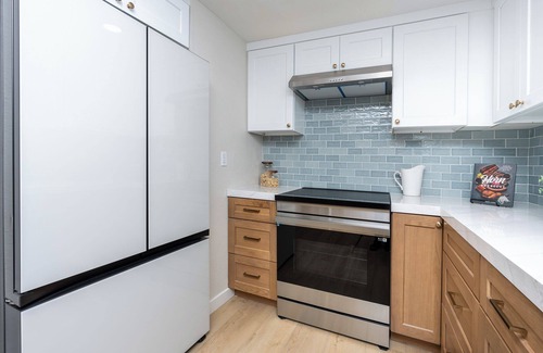 Solana Beach Condo | Seascape Sur Luxurious remodeled 2-bedroom 1 story condo with split system AC