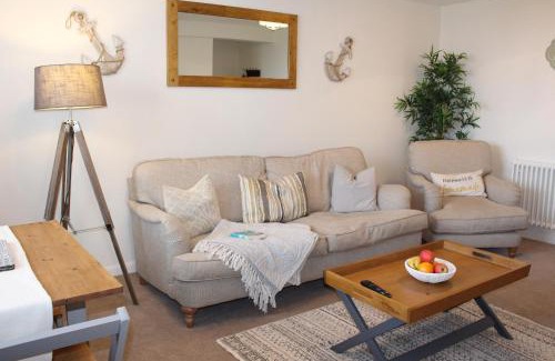 Llanddulas House | Seaside Cottage 2 Bedroom - Bron-Y-Wendon Holiday Park