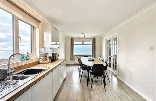 Porthleven House | Seaside Escape-Sleeps10-Family&PetFriendly-Balcony