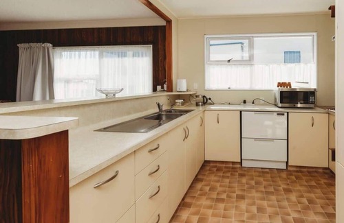 Rewa House | Seaside Family Bach Near Beaches New Plymouth