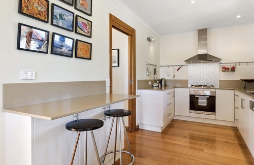 Bicheno Apartment | Seaside House - On Waubs Bay!