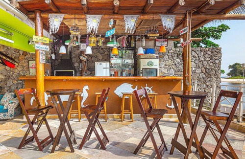 Barra do Una Villa | Seaside Mansion - Movie Theater! Leisure, Fun. Sophistication! COMMANDER'S HOUSE