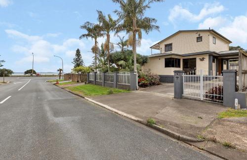 Cable Bay House | Seaside on Stratford - Cable Bay Holiday Home