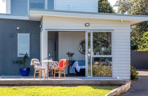 Blackpool Apartment | Seaside on Waiheke - Stay Waiheke