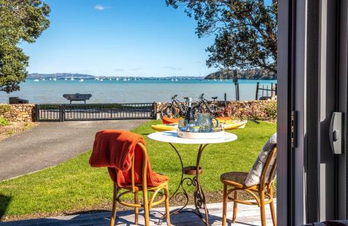 Blackpool Apartment | Seaside on Waiheke - Stay Waiheke