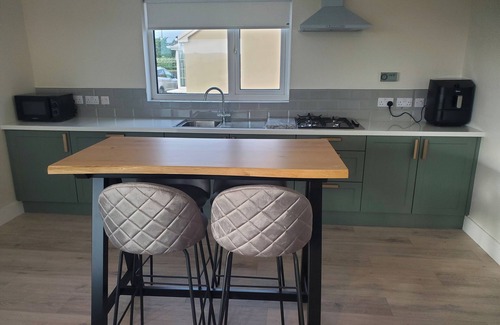 Portmagee Apartment | Seaside Retreat-2 Bed-Sleeps 4-Parking-Pets