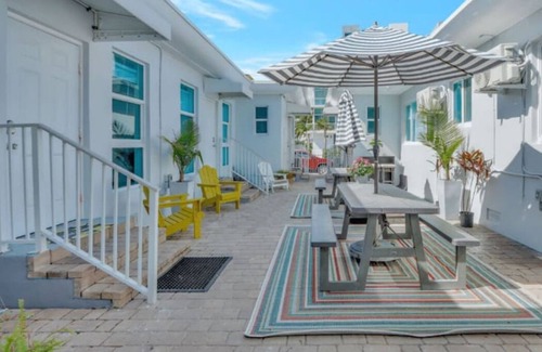 Hollywood Apartment | Seaside Serenity Hollywood Studio Escape