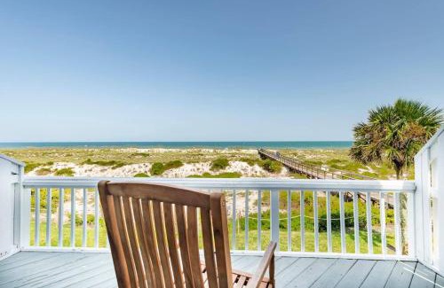 Fernandina Beach House | Seaside Townhouse W Balcony Views & Pool Access