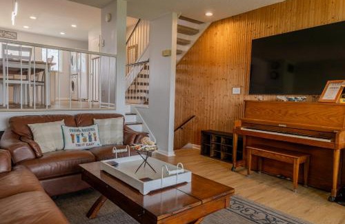 Fernandina Beach House | Seaside Townhouse W Balcony Views & Pool Access