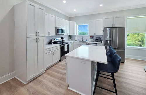 Long Beach House | Seaside Villa - Gulf Breeze with an Ocean View!
